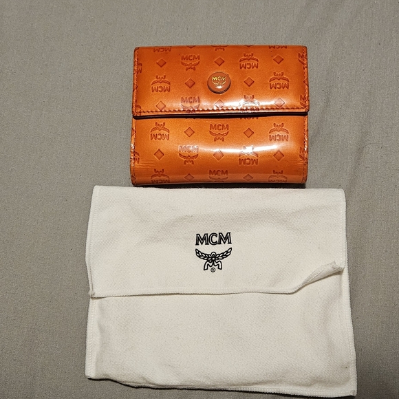 Authentic MCM compact wallet. - Picture 2 of 10
